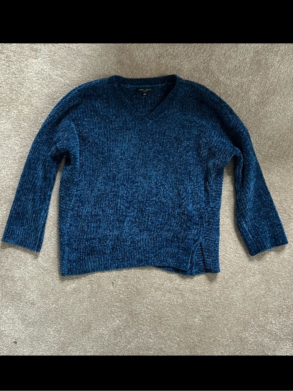 Romeo & Juliet Couture Blue Chenille V-Neck Sweater Size Small Soft Cozy
